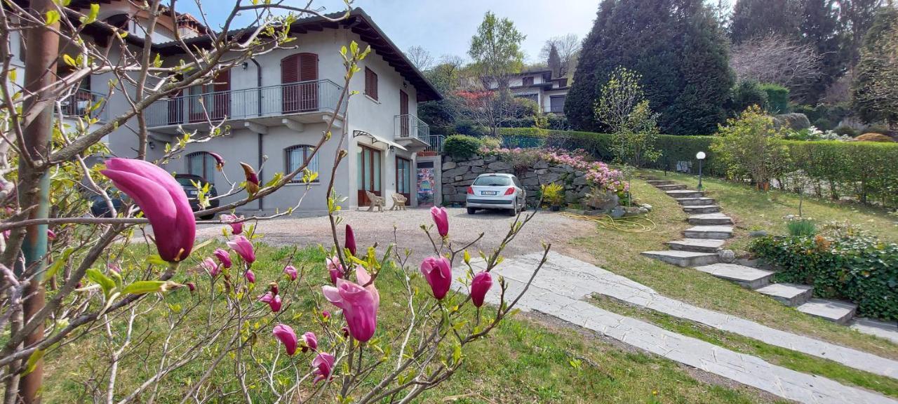 فيلا La Casa Delle Camelie ستريزا المظهر الخارجي الصورة